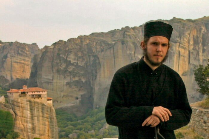 3 Days private tour- Meteora Rocks & Monasteries, Delphi/ Apollo Oracle, Thebes